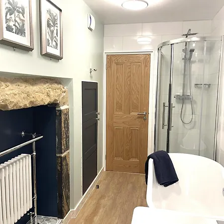 Weavers Rest - New Boutique Retreat In With Parking *