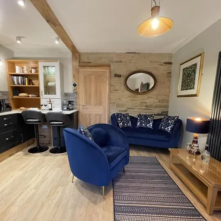 Weavers Rest - New Boutique Retreat In With Parking 아파트