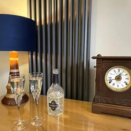 Weavers Rest - New Boutique Retreat In With Parking *