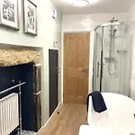 Weavers Rest - New Boutique Retreat In With Parking *
